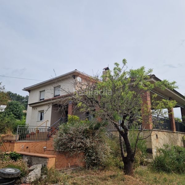 Foto c499a4ba-5eb4-46c9-bc89-98fed0e9338e. Casa amb xemeneia calefacció aparcament a Corbera de Llobregat