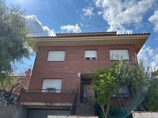 House in Sant Andreu de la Barca. Casa en venta