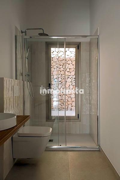 Foto 417eae14-8d7c-4edc-be98-08f96c704f37. Casa esta casa recientemente construida, en el corazón , sorprende por su exquisito diseño y sus techos altos, que aportan una en Orxeta