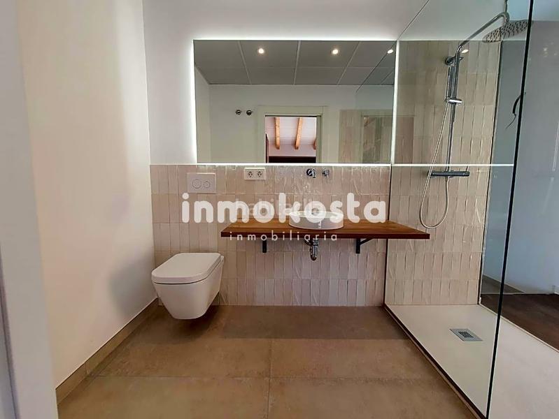 Foto 6c84d73b-2dc2-49e8-9a23-b9e312e4a5f5. Casa esta casa recientemente construida, en el corazón , sorprende por su exquisito diseño y sus techos altos, que aportan una en Orxeta