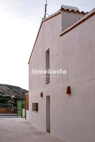 Foto 95689620-bba5-4e57-a387-ed24bec2d43f. Casa esta casa recientemente construida, en el corazón , sorprende por su exquisito diseño y sus techos altos, que aportan una en Orxeta