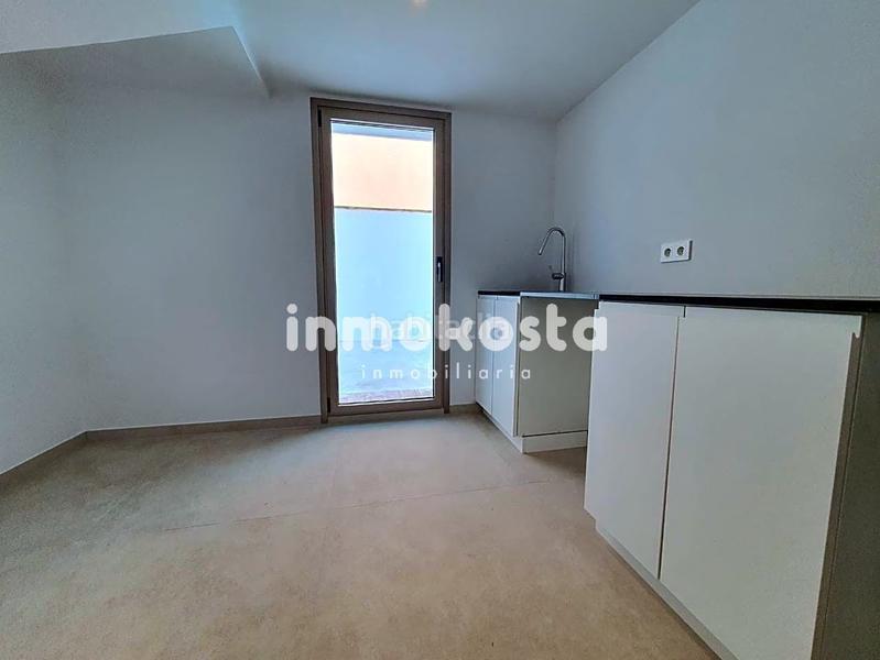 Foto a5a73aab-8081-409b-987b-aa02065fa8e5. Casa esta casa recientemente construida, en el corazón , sorprende por su exquisito diseño y sus techos altos, que aportan una en Orxeta