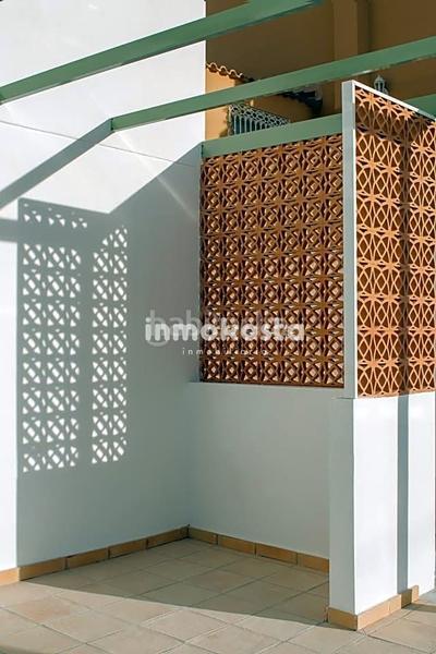 Foto af8a9df7-9630-4948-8991-dd4d6ed65f3f. Casa esta casa recientemente construida, en el corazón , sorprende por su exquisito diseño y sus techos altos, que aportan una en Orxeta