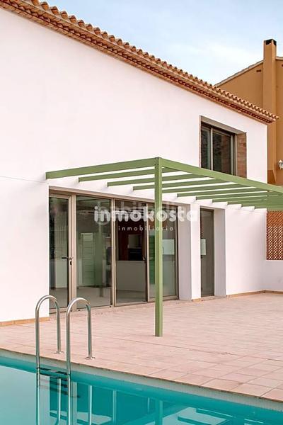 Foto f31c18f1-6539-4989-9939-982034614ad6. Casa esta casa recientemente construida, en el corazón , sorprende por su exquisito diseño y sus techos altos, que aportan una en Orxeta