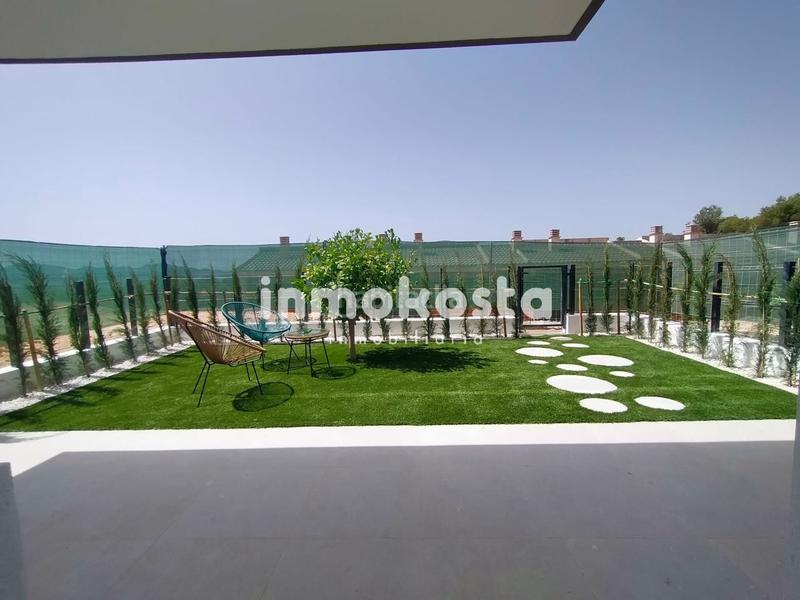 Foto 57ec7e63-a075-4b82-a2fc-0216d2544873. Casa adossada amb aparcament piscina a Montebello - Nou Espai Nucia (la)