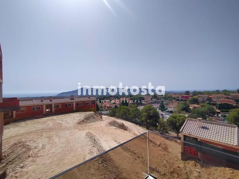 Foto 9dadd338-38c0-4c75-9121-6e8b4fb6a5a5. Casa adossada amb aparcament piscina a Montebello - Nou Espai Nucia (la)