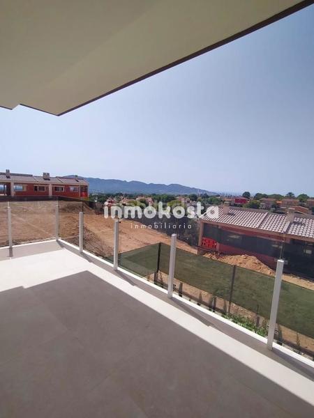 Foto a4bd954c-dff4-47b7-a7a4-99b1fa6ad90d. Casa adossada amb aparcament piscina a Montebello - Nou Espai Nucia (la)