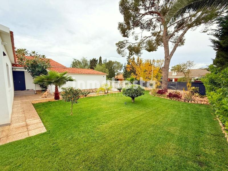 Foto 982b2ccb-32e7-431a-aa74-83bba1260646. Maison avec parking piscine dans Sierra Helada Benidorm