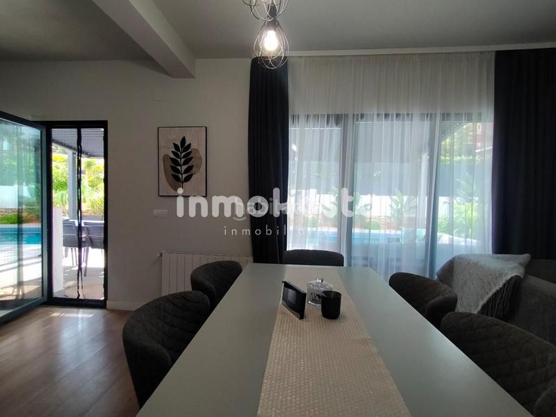 Foto b148a913-9113-431b-9532-160665d7e204. Maison avec parking piscine dans Sierra Helada Benidorm