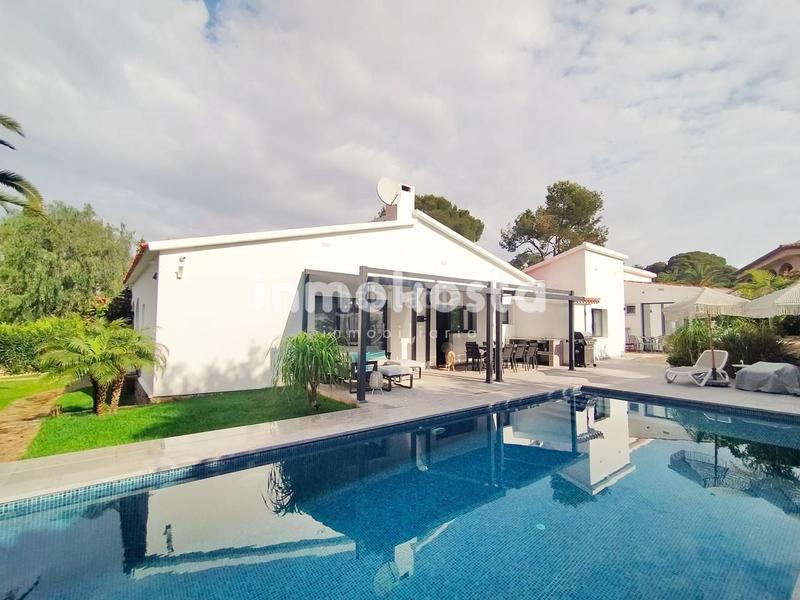 Foto d8ca1924-98a0-4a44-9412-fdb4dbd99e1a. Maison avec parking piscine dans Sierra Helada Benidorm