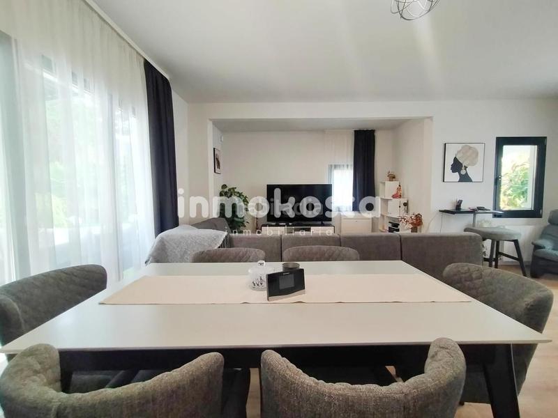 Foto f1d9e5ef-d699-46e1-a1b2-e226430e5d5f. Maison avec parking piscine dans Sierra Helada Benidorm