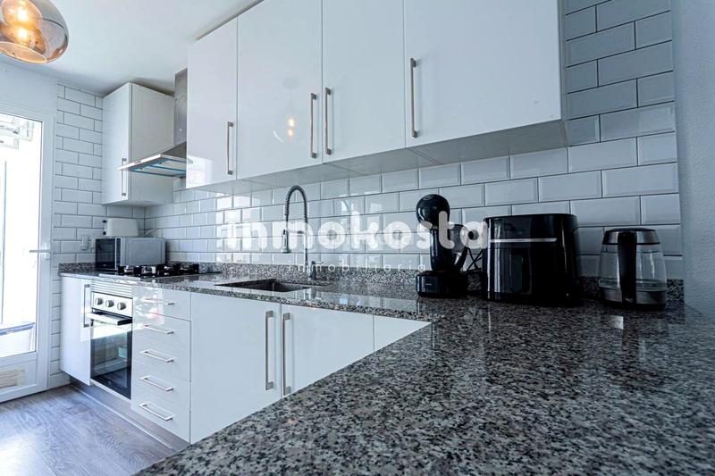 Foto 215726ac-19c5-4b81-bfe6-d9a14f65e46c. Casa adossada amb aparcament piscina a Montebello - Nou Espai Nucia (la)