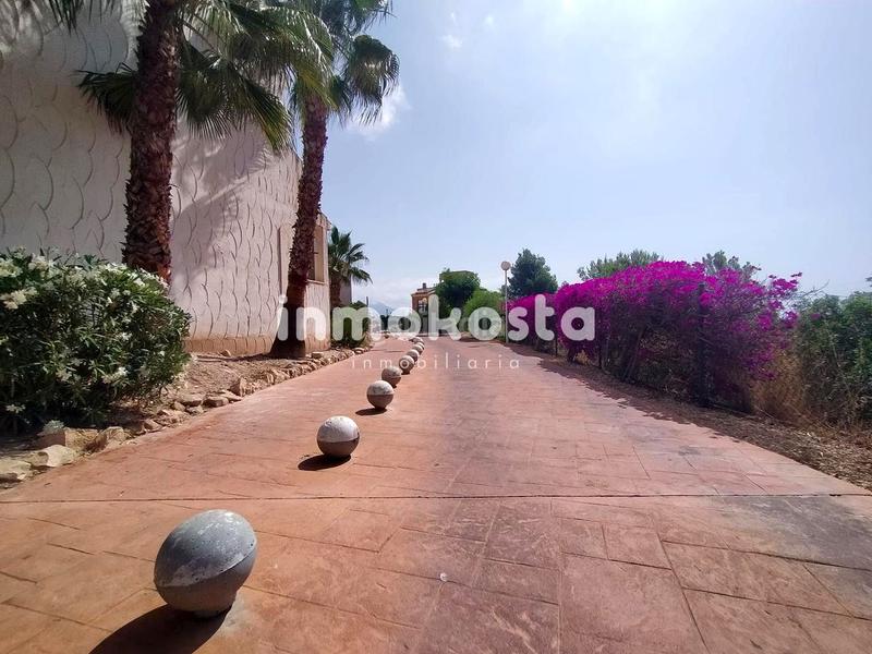 Foto 9b53b3f4-13bc-46c4-b196-94d1af129d11. Casa adossada amb aparcament piscina a Montebello - Nou Espai Nucia (la)