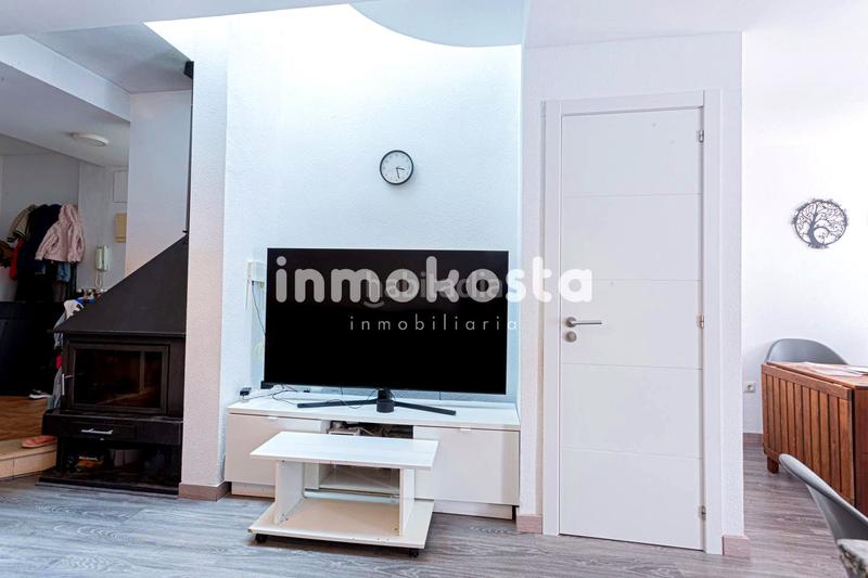 Foto b384f22c-f9e1-4b9a-ad1c-8d6d821b9467. Casa adossada amb aparcament piscina a Montebello - Nou Espai Nucia (la)