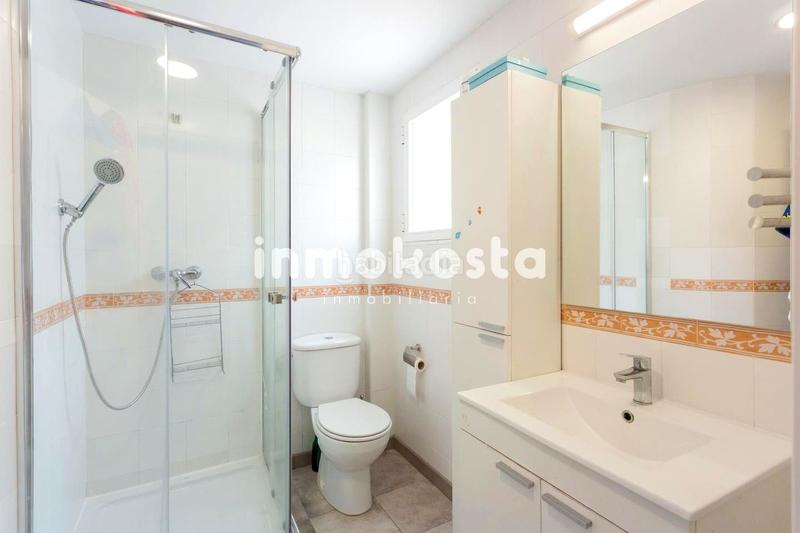 Foto c39960fa-da4e-4c62-b535-277a55103332. Casa adossada amb aparcament piscina a Montebello - Nou Espai Nucia (la)