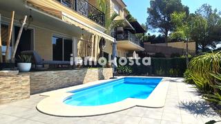 Casa  Carrer serra de mariola. Chalet independiente con piscina privada en nou espai  la nucía