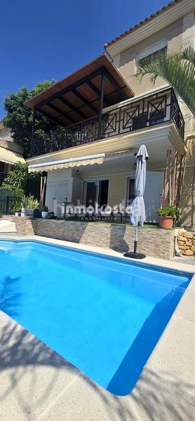 Foto a29cadf5-cd35-4dda-992d-f69379d37e02. Casa chalet independiente con piscina privada en nou espai la nucía en Nucia (la)