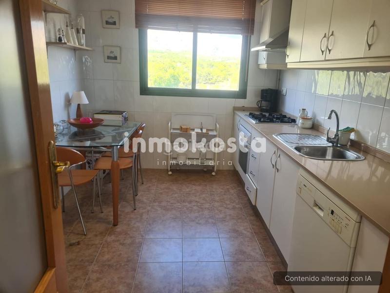 Foto b345dcce-a44f-4663-832c-706e142cfb8e. Alquiler piso se alquila piso de 3 dormitorios 2 baños en Benidorm