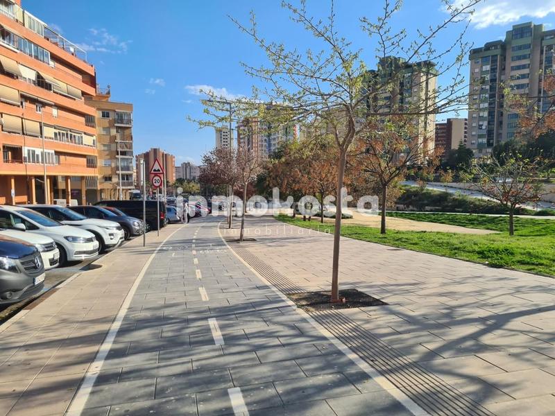 Foto 4c665240-117c-4ecc-8bf9-c074dc2653d5. Lloguer local comercial a alcala 29 a Colonia Madrid Benidorm