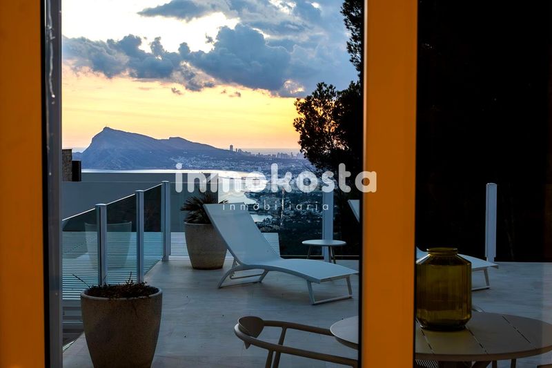 Foto 62f925ec-6ee8-40d4-8c3a-60b9bb5f7c81. Casa amb piscina a Altea hills Altea