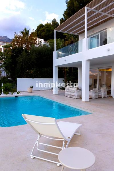 Foto 667cbe12-eb8c-4b21-b45d-ee820db83294. Casa amb piscina a Altea hills Altea