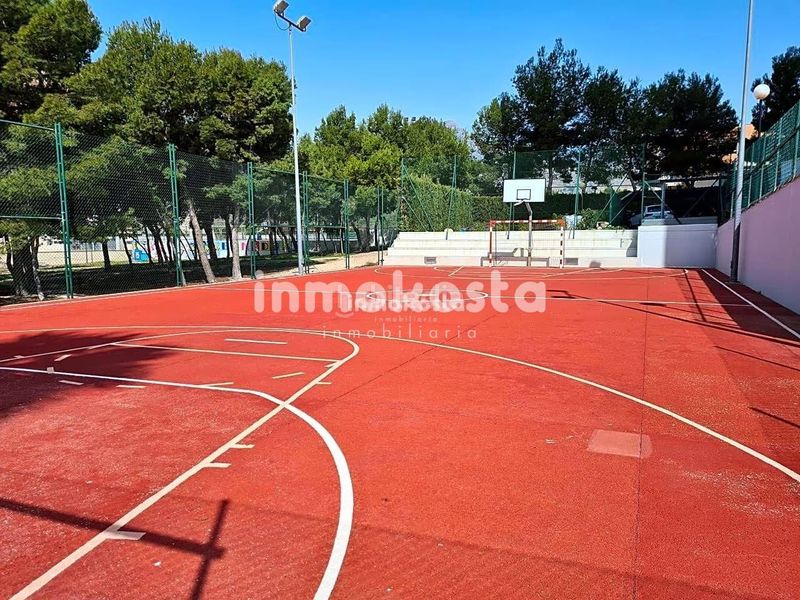 Foto 3fc7f8d4-ecb7-430a-aab3-e26b646faec8. Pis amb aparcament a Playa Poniente Benidorm