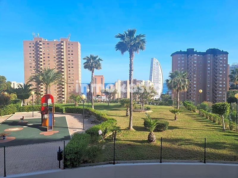 Foto 581808ae-aa1b-4554-a0e9-73cbc2da149b. Pis amb aparcament a Playa Poniente Benidorm
