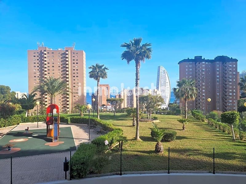 Foto b68ad283-e6e3-4369-a816-eef0a0498e91. Pis amb aparcament a Playa Poniente Benidorm