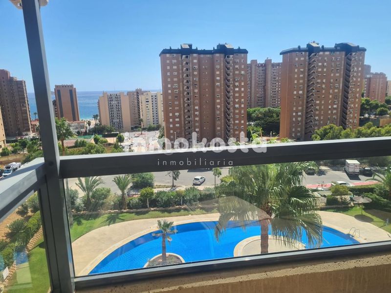 Foto b7e94518-4828-4aa2-9886-971fc22ad865. Pis amb aparcament a Playa Poniente Benidorm