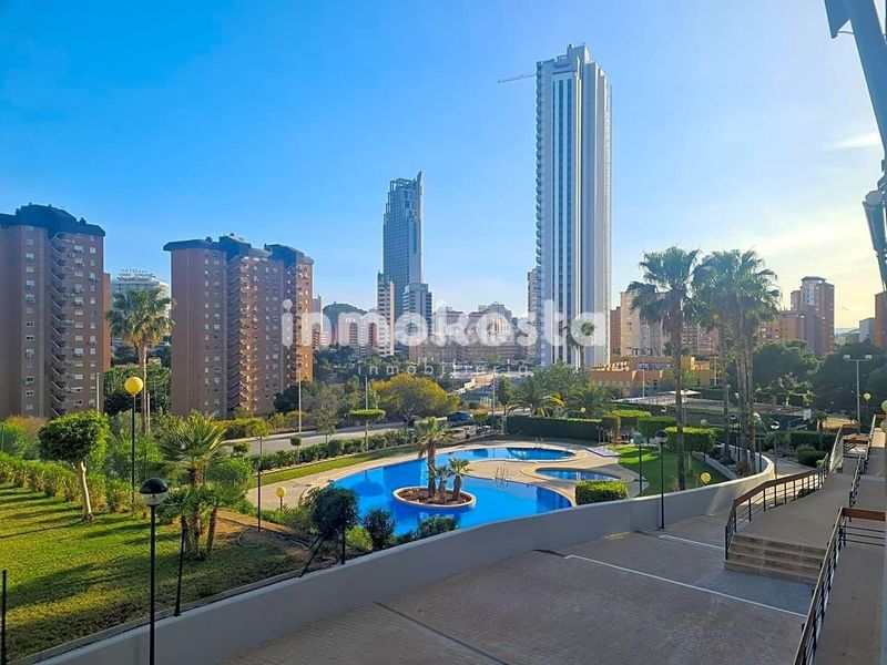 Foto e3731118-87d6-4095-92b7-be8b0cebd62a. Pis amb aparcament a Playa Poniente Benidorm