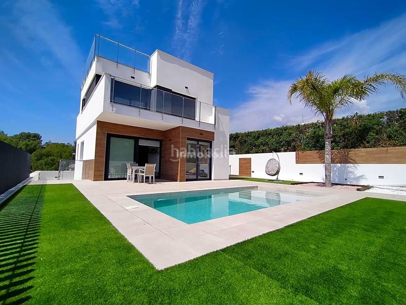 Foto 41b4564c-4f10-4e84-997d-9810c10370f1. Casa villa nueva de alto standing en Coloma Nucia (la)