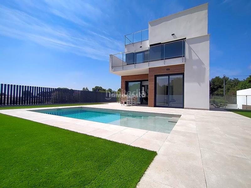 Foto 9cc6339a-1a16-4e29-8e73-f6ee2d685ad3. Casa villa nueva de alto standing en Coloma Nucia (la)