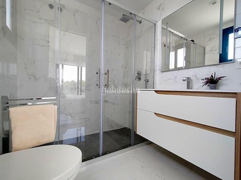 Foto c026de61-4163-4d97-9631-6220bbddb17c. Casa villa nueva de alto standing en Coloma Nucia (la)