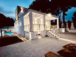 Maison à Coloma. Villa independiente de estilo moderno y altas calidades.
amplia