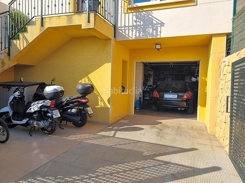 Foto 1a5d0b8d-a2a8-4b51-898e-b48b4f3e5bc8. Casa adossada amb aparcament piscina a Coloma Nucia (la)