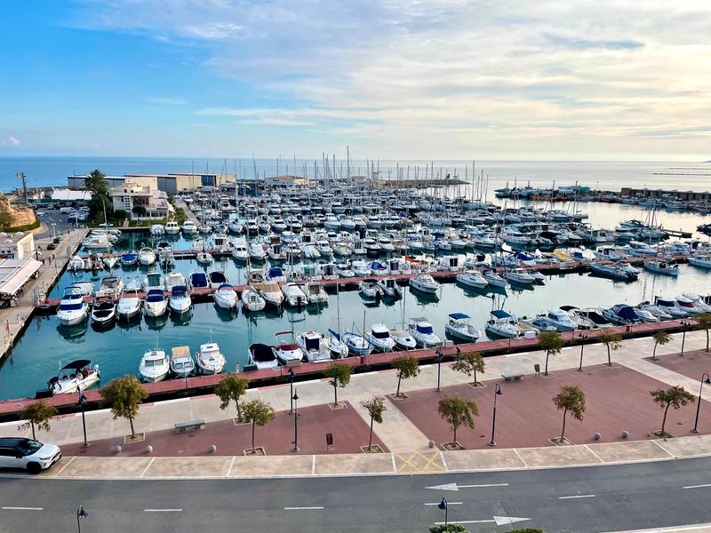 Foto feabb8c4-4d95-47b1-b4ff-d6229a96863e. Attico con parcheggio piscina in Campello Playa Campello (el)