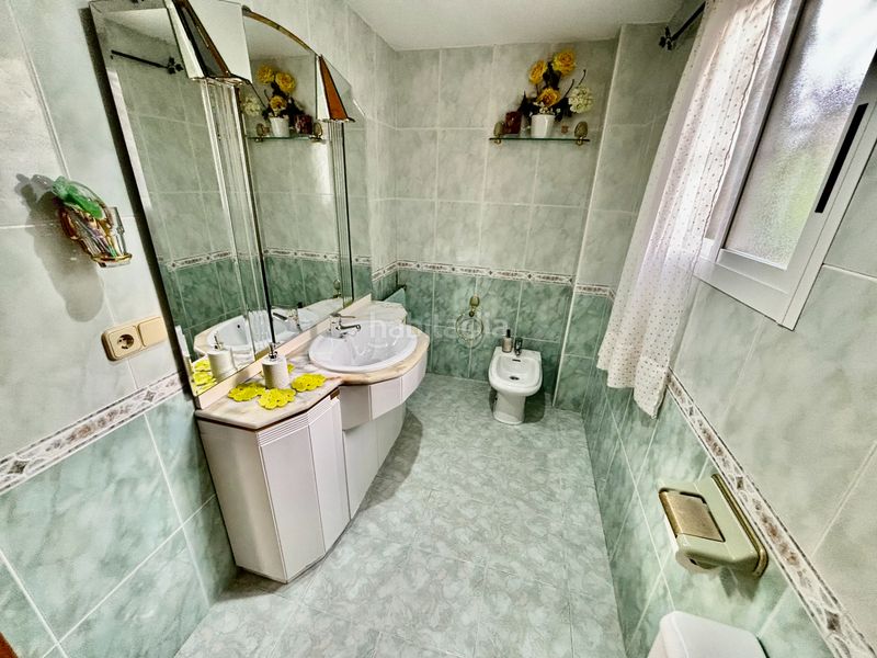 Foto b9d79434-829f-4a78-96d8-a475a69eb956. Xalet amb xemeneia calefacció aparcament piscina a Alicante