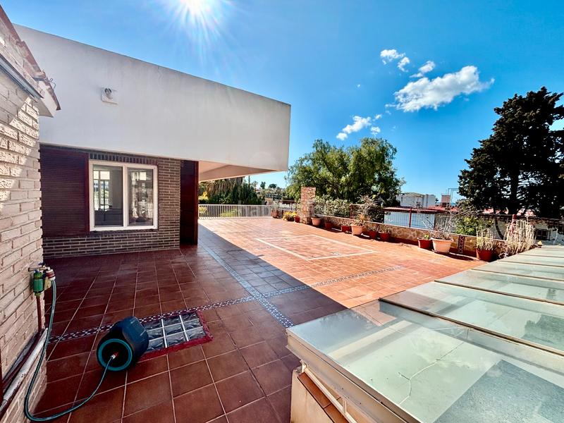 Foto f413e33d-c4c2-4df8-bb03-85ee78a4be1c. Chalet con camino parcheggio piscina in Cabo de las Huertas Alicante