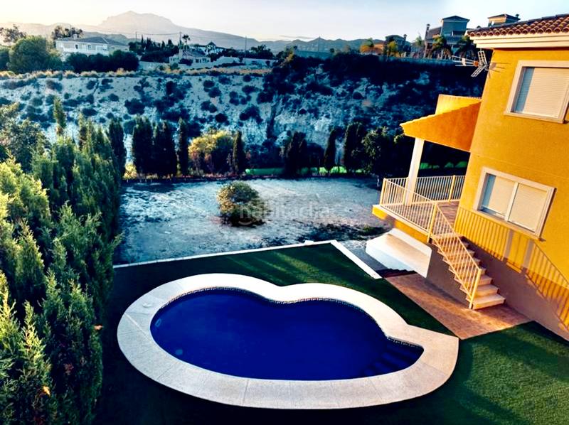 Foto c6e8d25a-7d9e-40fb-848d-51622e497c62. Xalet amb aparcament piscina a Busot