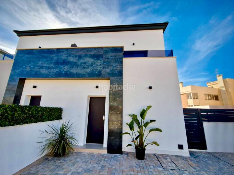Foto f08bd522-8d89-42d8-b35b-79dbf7588d41. Chalet avec chauffage parking piscine dans Monte y Mar Santa Pola