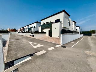 Chalet in Monte y Mar