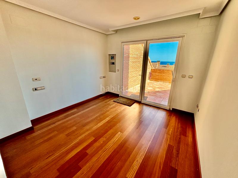 Foto 0e4164ae-685a-42d7-9eae-ac149abefd98. Casa a schiera con camino riscaldamento parcheggio piscina in Alicante