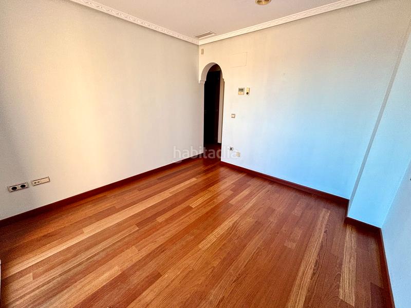 Foto 0c1597b5-1f23-4b9c-8148-af42ddab2d5b. Casa adossada amb xemeneia calefacció aparcament piscina a Alicante