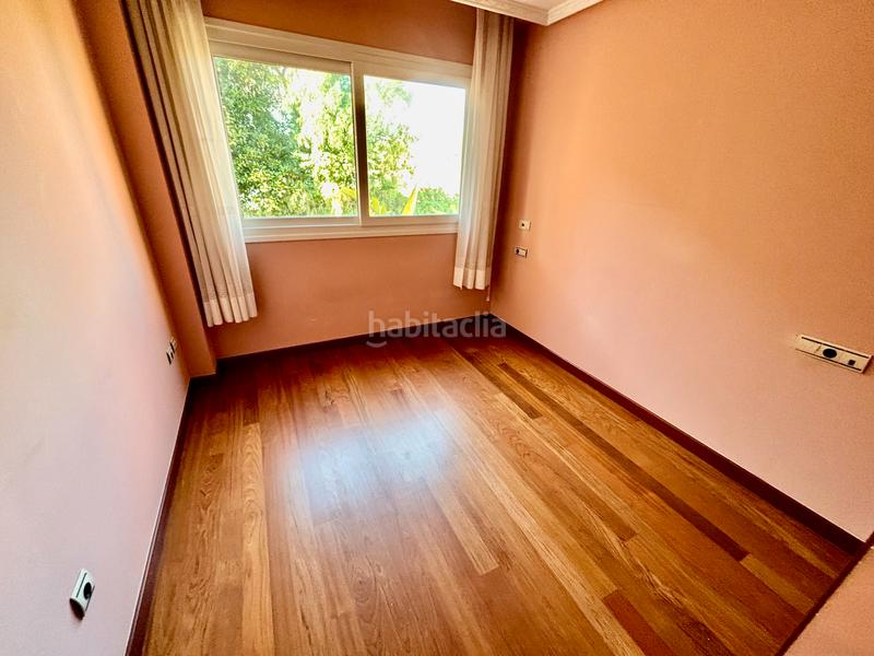 Foto 31db6865-738c-49fb-97ef-6a9f291c1e16. Casa adossada amb xemeneia calefacció aparcament piscina a Alicante