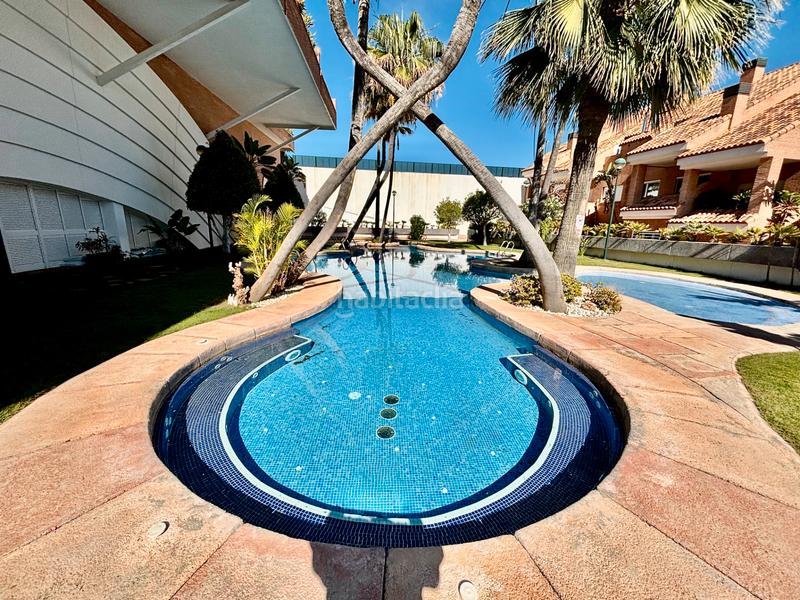 Foto 52e68ea7-9d41-43e7-801f-f3e12652e7c3. Casa adossada amb xemeneia calefacció aparcament piscina a Alicante