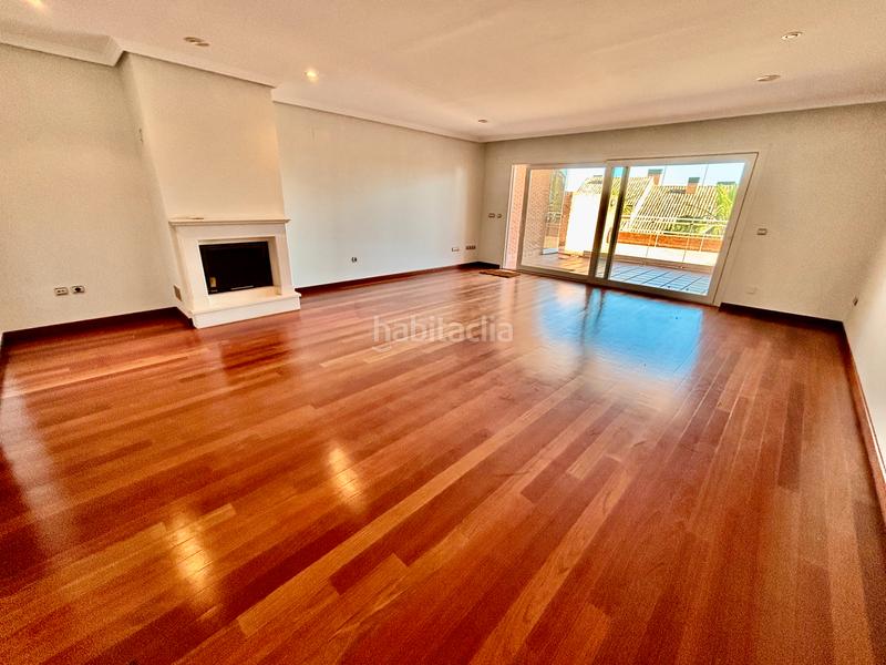 Foto 6aa26aca-7175-45f2-a0cc-6f8801393e64. Casa adossada amb xemeneia calefacció aparcament piscina a Alicante