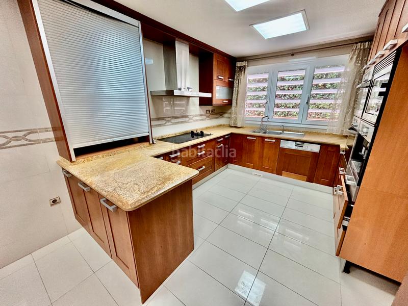 Foto 74d7b529-021f-4cd3-a68b-7afdcfba61a4. Casa adossada amb xemeneia calefacció aparcament piscina a Alicante