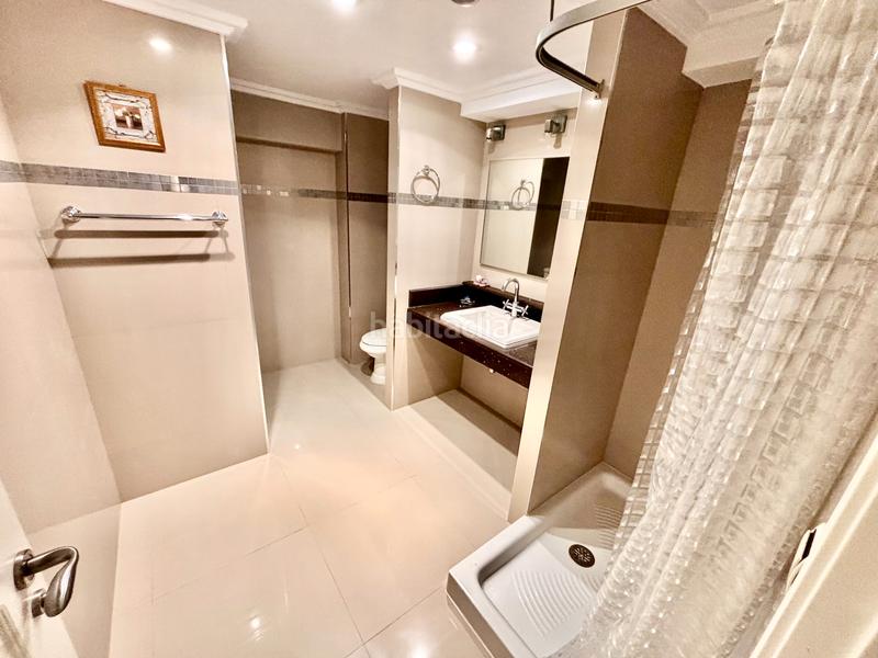 Foto 88a7be8b-3673-4dd8-a0a7-f4a089e2fa61. Casa adossada amb xemeneia calefacció aparcament piscina a Alicante