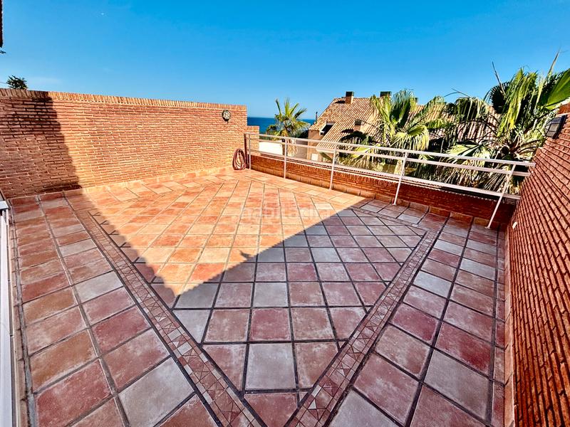 Foto 8ae68501-6eaa-4721-b950-a41356a7ea97. Casa adossada amb xemeneia calefacció aparcament piscina a Alicante