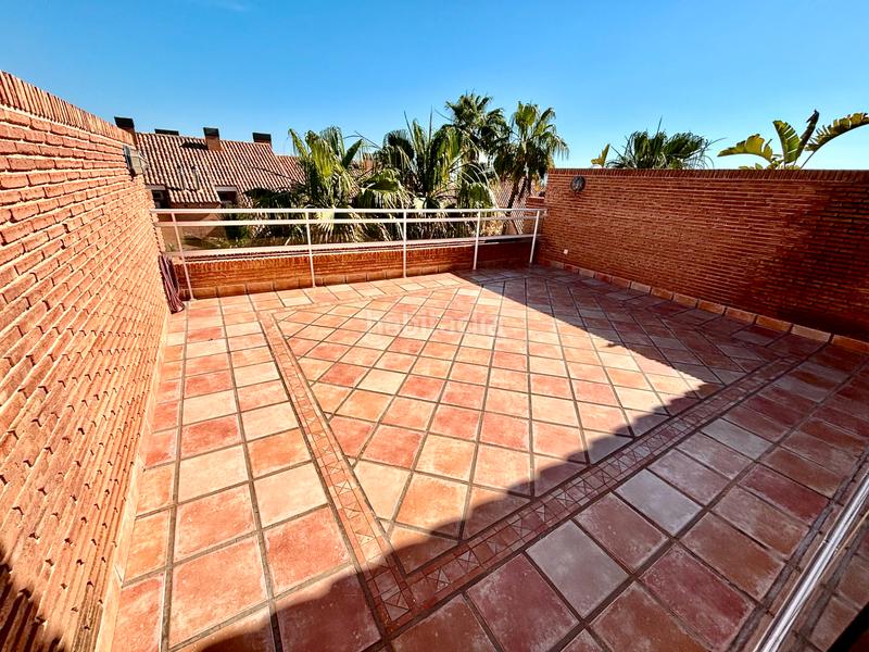 Foto c29d7393-c3c0-4bfd-b9af-a776b85eec14. Casa adossada amb xemeneia calefacció aparcament piscina a Alicante